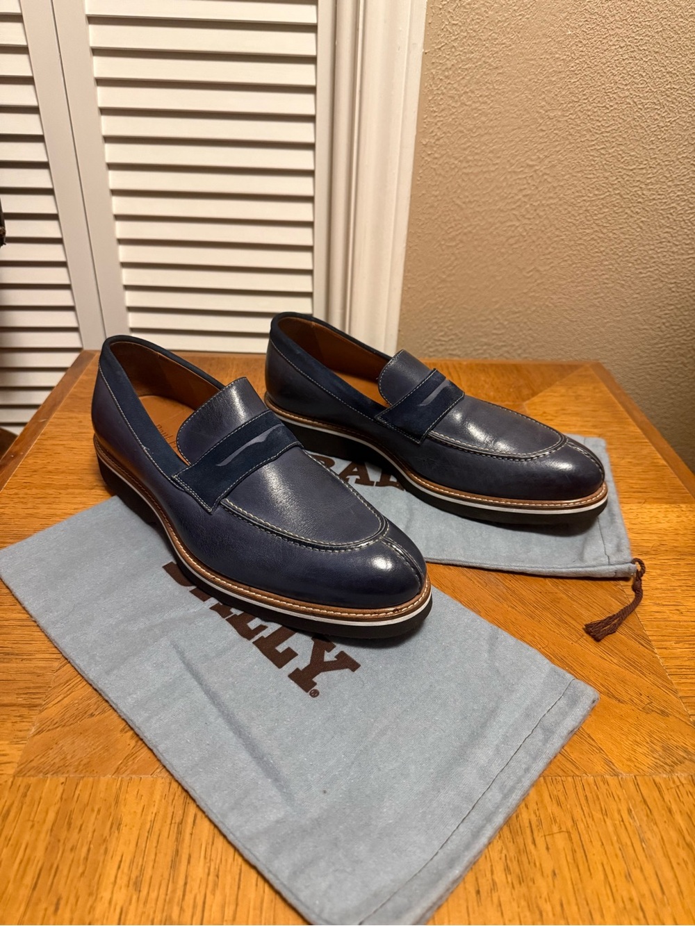 Mens Paul Fredrick blue leather Oxfords Made in Italy Worn Once!